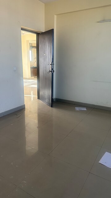 Room in 3 BHK Apartment at Omaxe Hills, Sector 43 – for Rent
