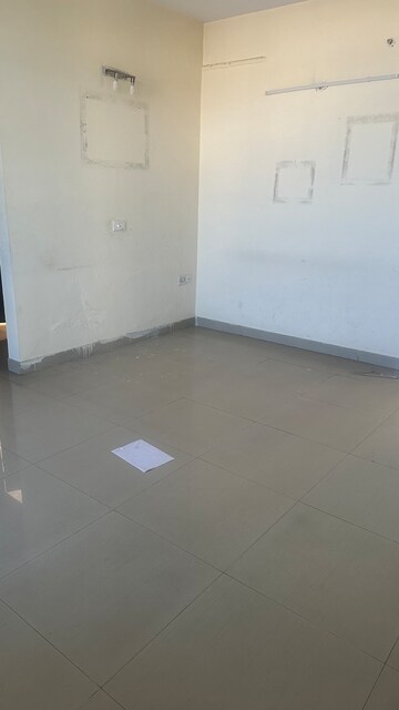 Room in 3 BHK Apartment at Omaxe Hills, Sector 43 – for Rent