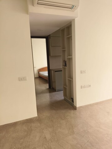 Room in 2 BHK Apartment at Shapoorji Pallonji Vicinia, Powai – for Rent