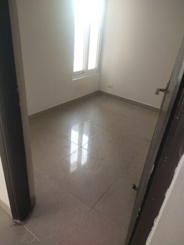 Furnished Amenities in 3 BHK Apartment at Kbnows Apartment, Sector 16 Greater Noida – for Rent