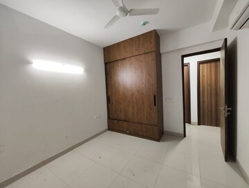 Room in 3.5 BHK Apartment at Capital Residency 360, Sector 70a – for Rent