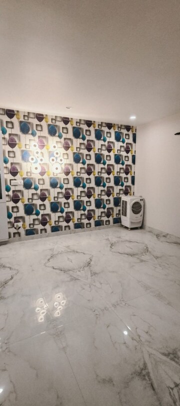 Room in 3 BHK Apartment at Vasant Kunj – for Rent
