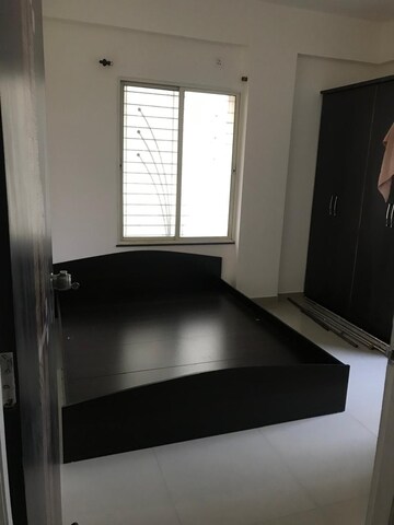 Room in 3 BHK Apartment at Ramdaspeth – for Rent