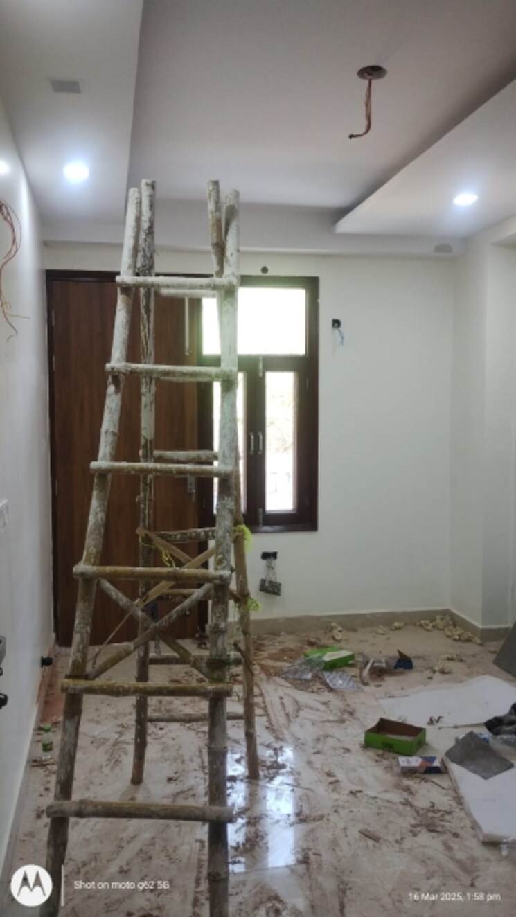 Room, sector 7 dwarka 3 Bedroom 110 Sq.Yd. Builder Floor In Sector 7 Dwarka Delhi 8352232