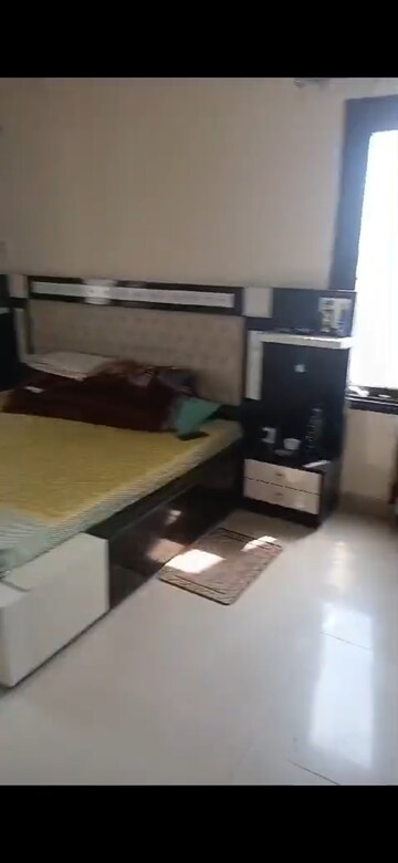 Room in 3.5 BHK Apartment at RPS Savana, Sector 88 – for Rent