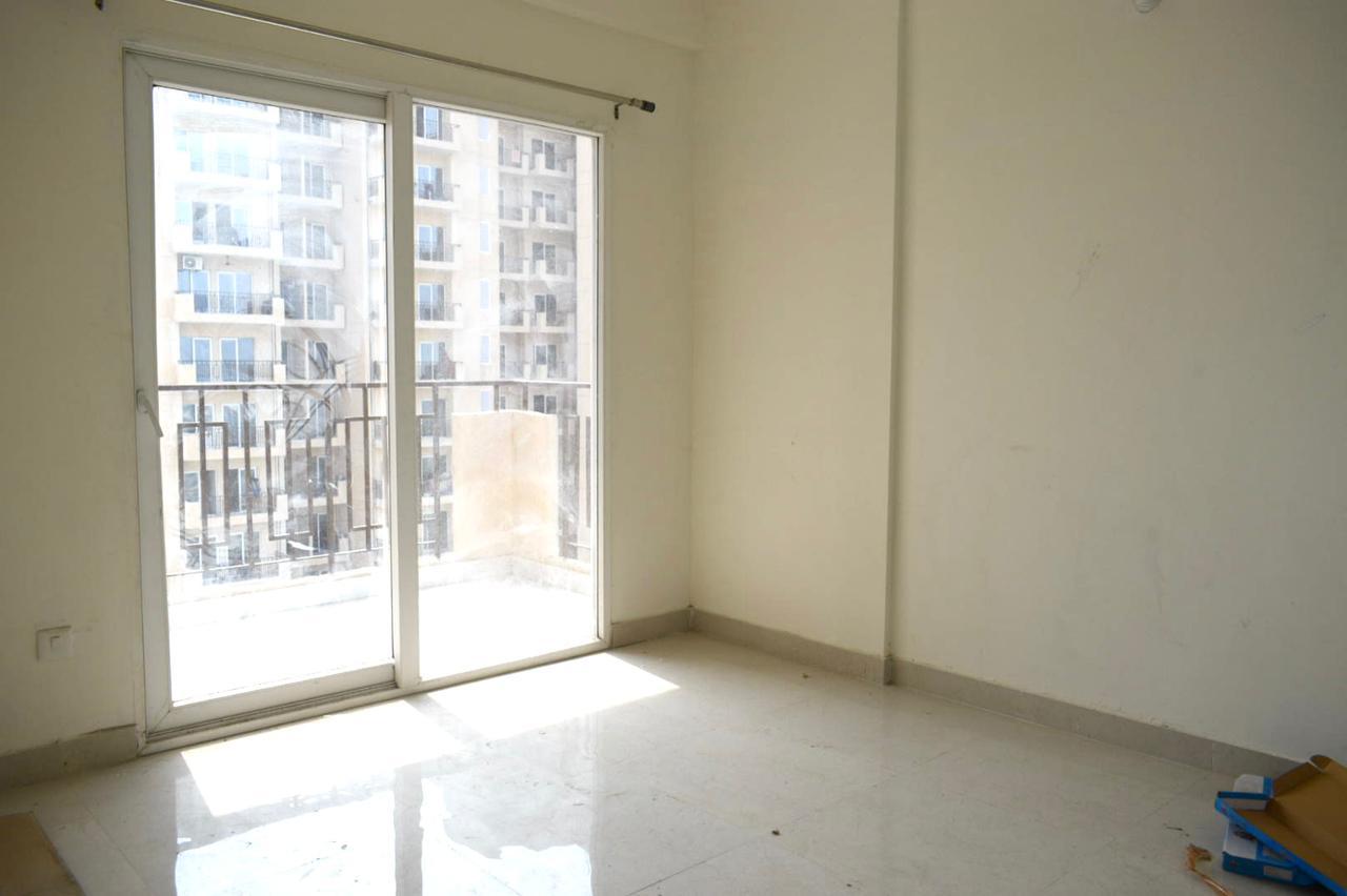 2 BHK Apartment For Sale in Signature Global The Roselia