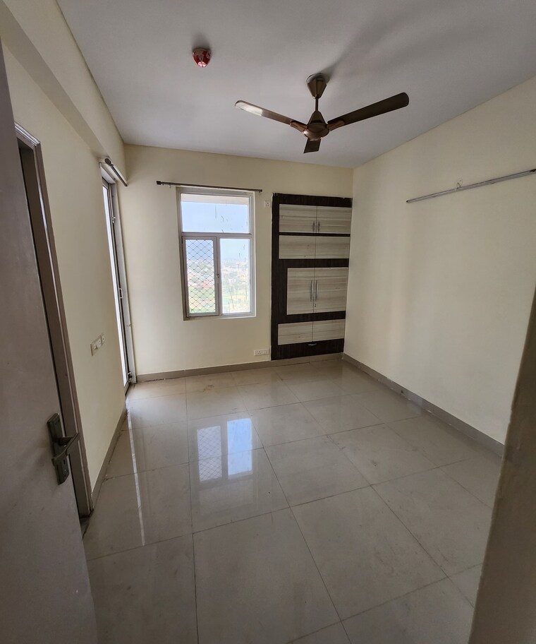 Room, nirala-greenshire-mart 2.5 Bedroom 1060 Sq.Ft. Apartment In Bisrakh Jalalpur Greater Noida 8352434