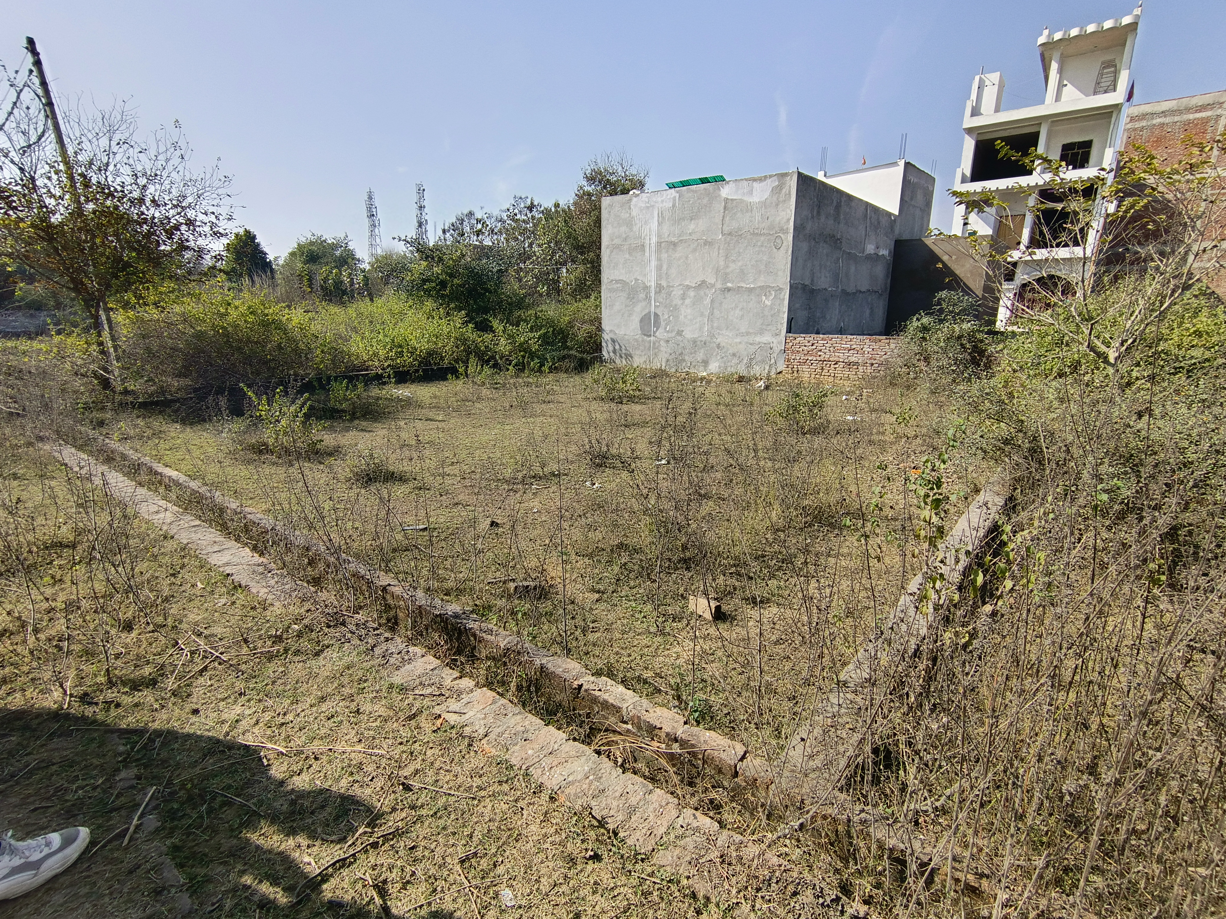 Plot For Sale in Iim Road Plot