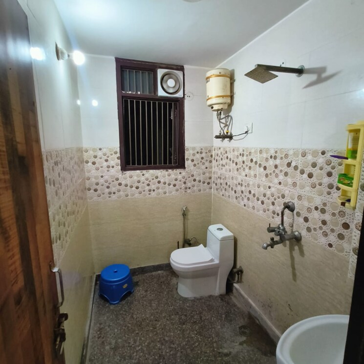 Bathroom, maidan garhi 1 Bedroom 450 Sq.Ft. Apartment In Maidan Garhi Delhi 8352455