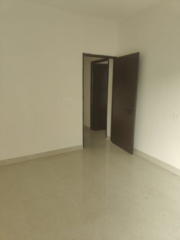 Room in 2 BHK Apartment at Signature Global Proxima, Sector 89 – for Rent