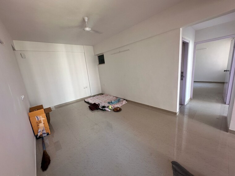 Room, signature-global-the-roselia 2 Bedroom 670 Sq.Ft. Apartment In Sector 95a Gurgaon 8352599