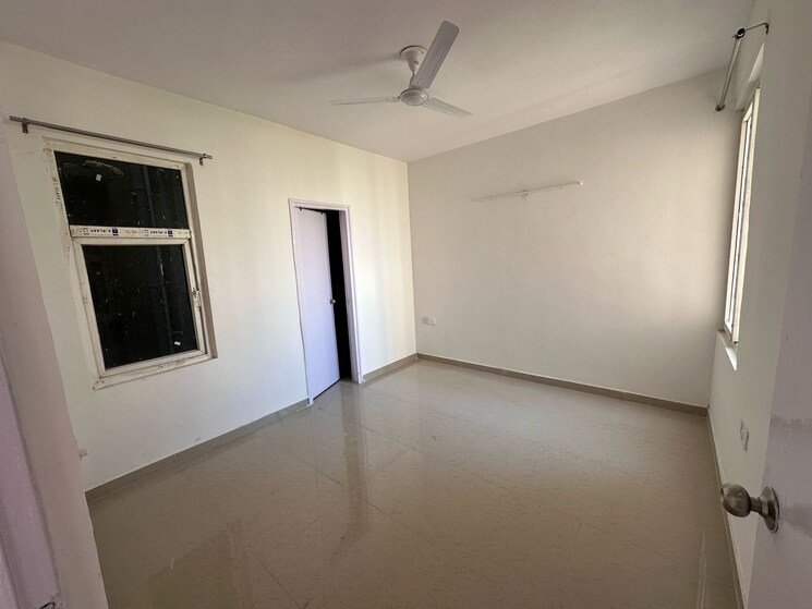 Room, signature-global-the-roselia 2 Bedroom 670 Sq.Ft. Apartment In Sector 95a Gurgaon 8352599