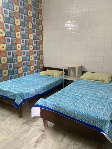 Room in  Pg at Baltana – for Rent