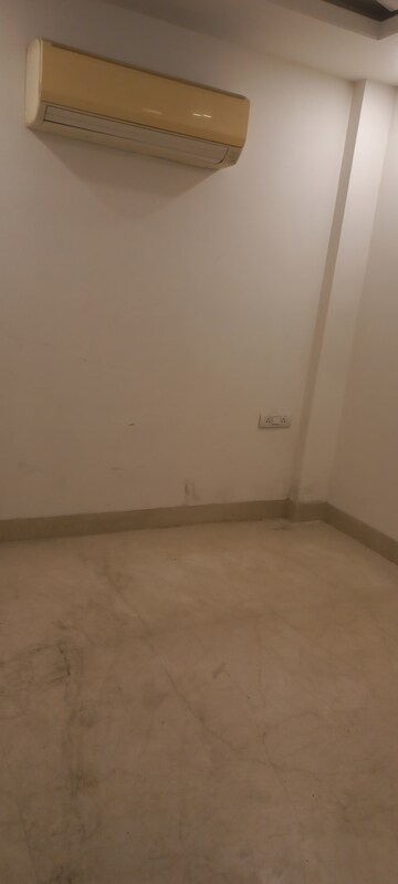 Room in 3 BHK Builder Floor at Safdarjang Enclave – for Rent
