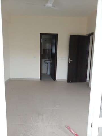 Room in 2 BHK Apartment at Panchsheel Greens II, Sector 16 Greater Noida – for Sale