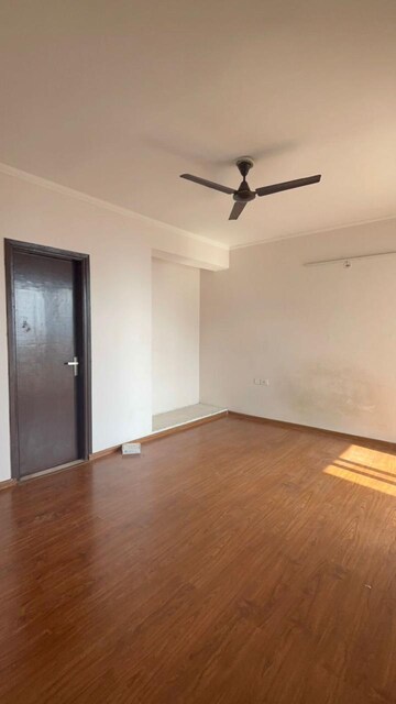Room in 2.5 BHK Apartment at Amrapali Leisure Park, Amrapali Leisure Valley – for Rent