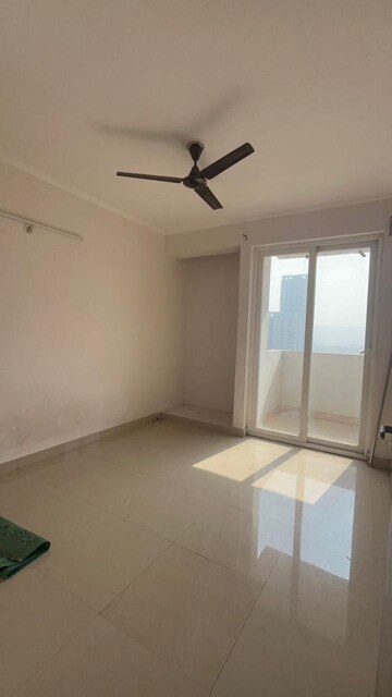 Room in 2.5 BHK Apartment at Amrapali Leisure Park, Amrapali Leisure Valley – for Rent