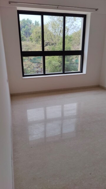 Room in 2 BHK Apartment at Shapoorji Pallonji Vicinia, Powai – for Rent