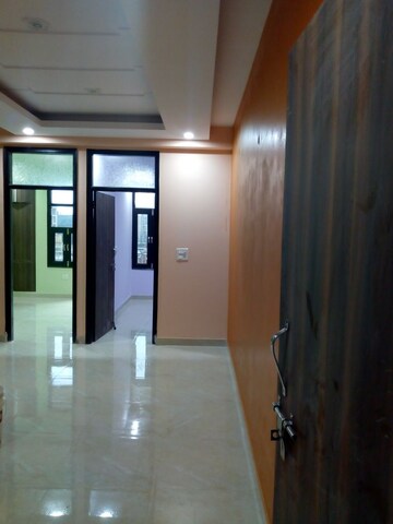 Room in 3 BHK Builder Floor at Shree Homes Noida, Sector 73 – for Rent