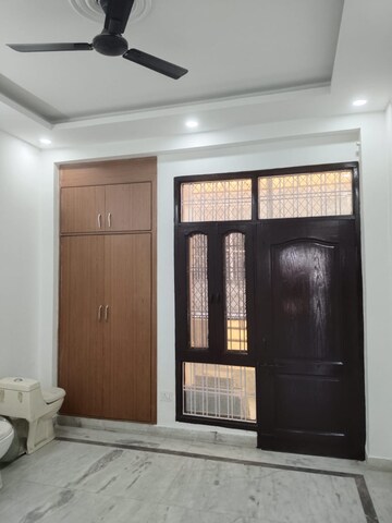Living Room in 3 BHK Builder Floor at Sector 43 – for Rent