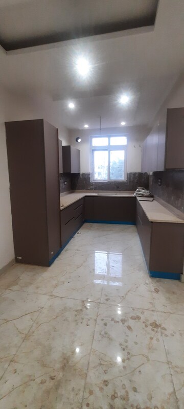 Kitchen in 4 BHK Builder Floor at Sector 43 – for Sale