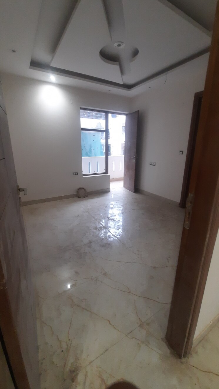 Room, sector 43 4 Bedroom 250 Sq.Yd. Builder Floor In Sector 43 Faridabad 8352953