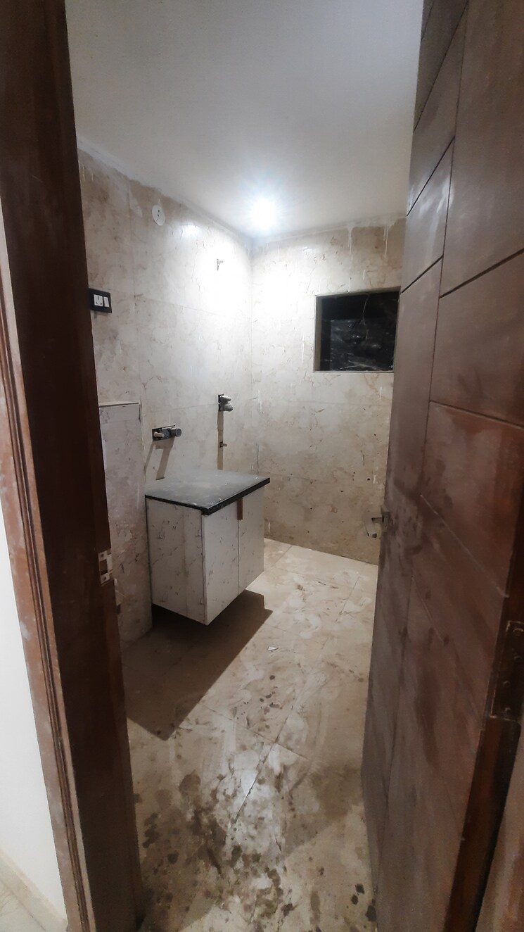 Bathroom, sector 43 4 Bedroom 250 Sq.Yd. Builder Floor In Sector 43 Faridabad 8352953