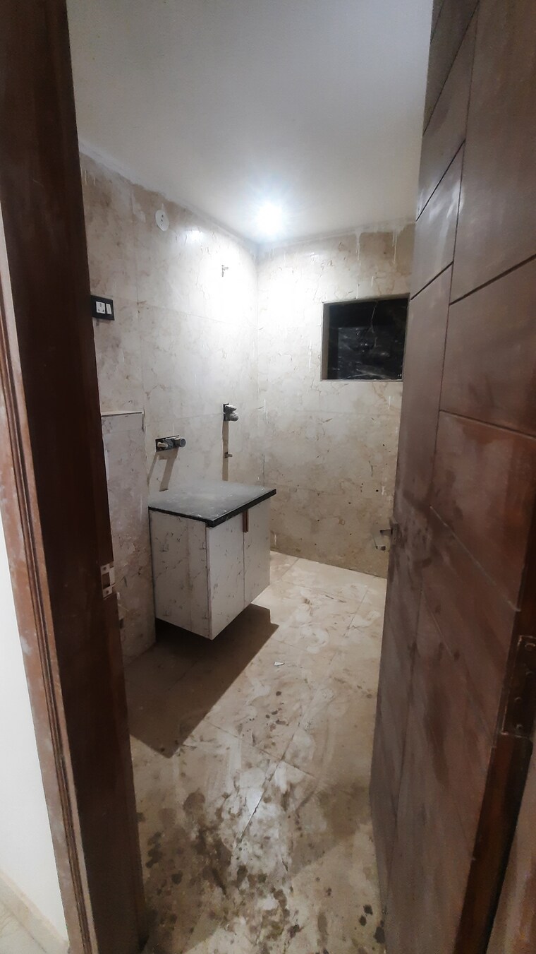 Bathroom, sector 43 4 Bedroom 250 Sq.Yd. Builder Floor In Sector 43 Faridabad 8352953