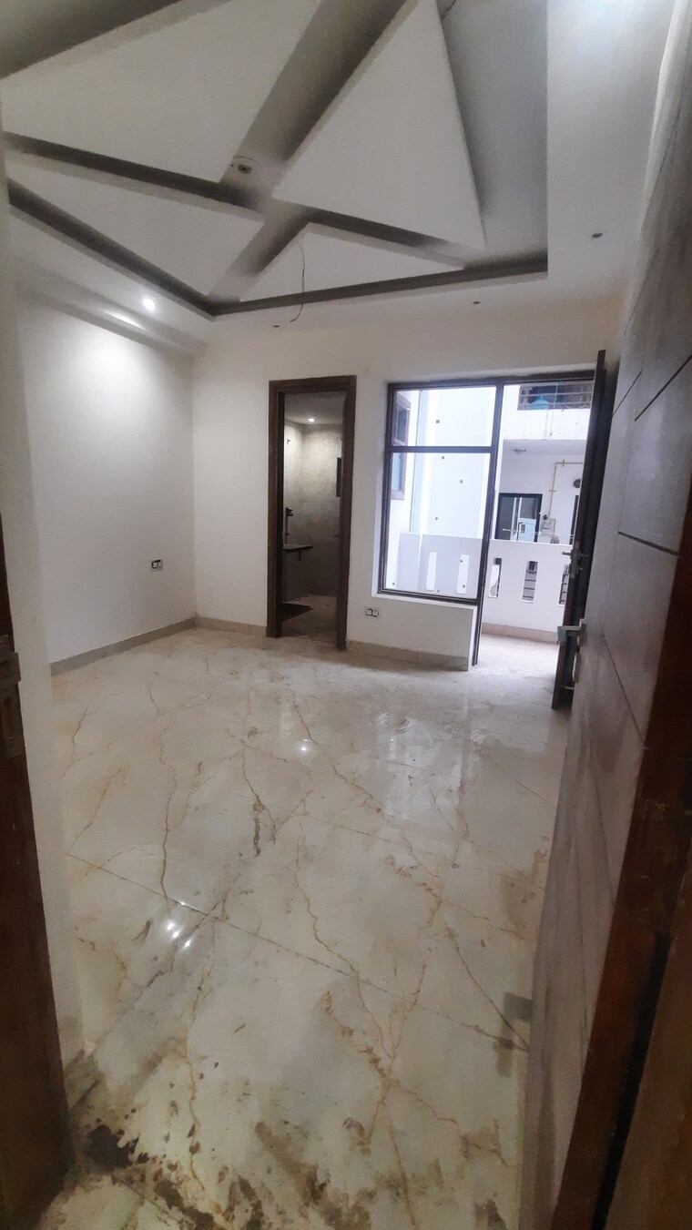 Room, sector 43 4 Bedroom 250 Sq.Yd. Builder Floor In Sector 43 Faridabad 8352953