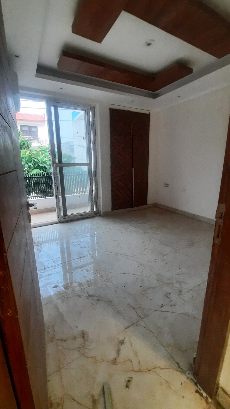 Room, sector 43 4 Bedroom 250 Sq.Yd. Builder Floor In Sector 43 Faridabad 8352953