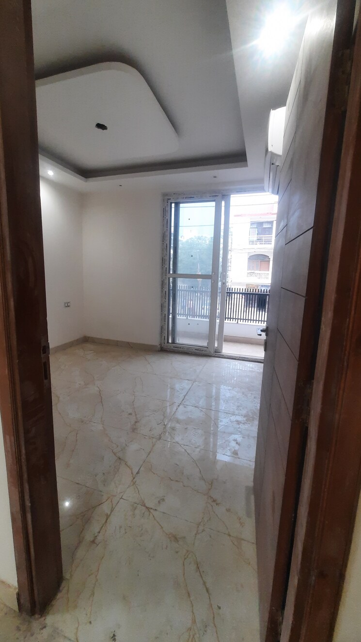 Room, sector 43 4 Bedroom 250 Sq.Yd. Builder Floor In Sector 43 Faridabad 8352953