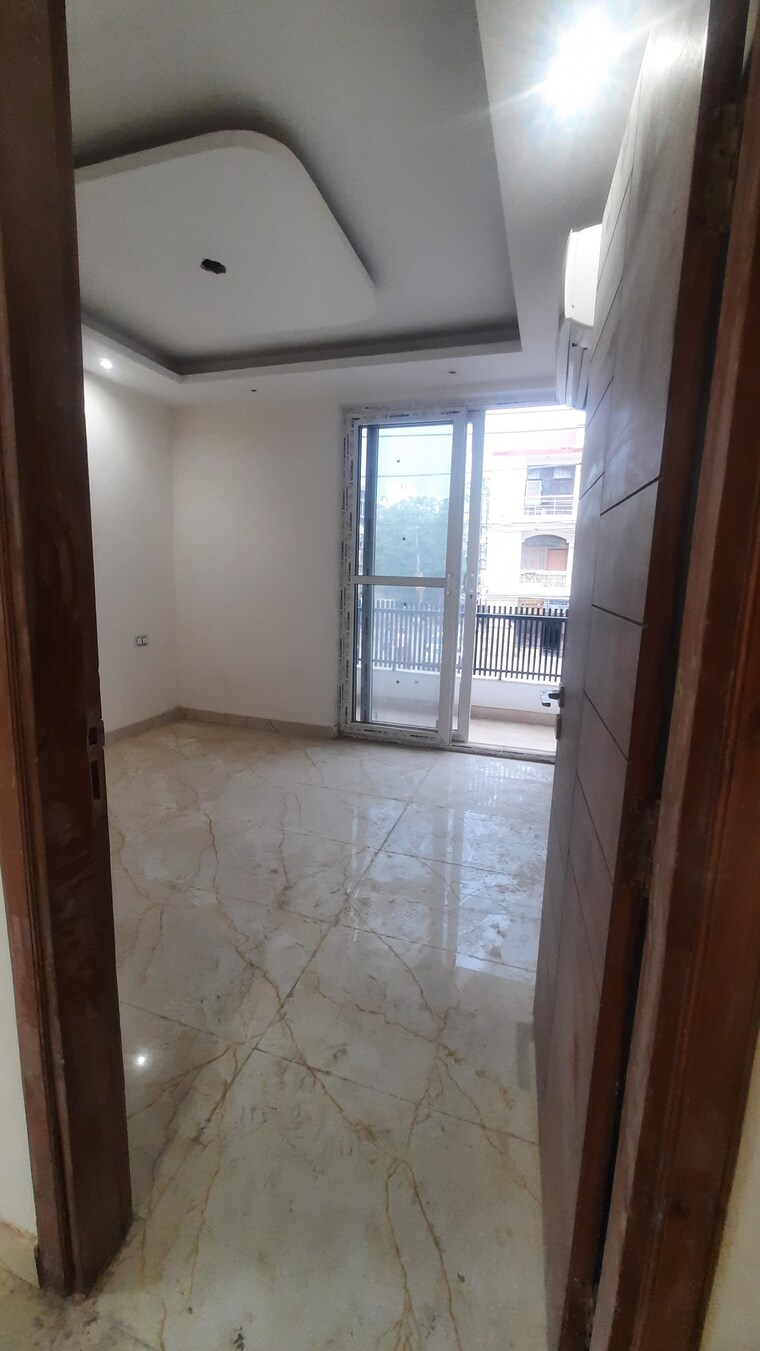 Room, sector 43 4 Bedroom 250 Sq.Yd. Builder Floor In Sector 43 Faridabad 8352953