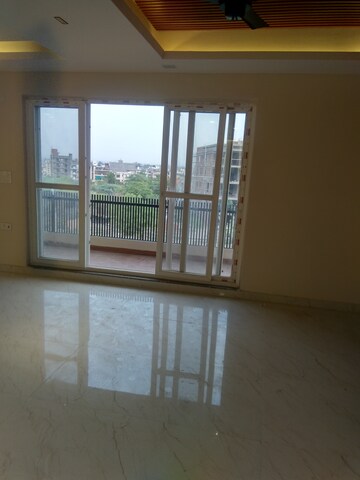 Room in 3 BHK Builder Floor at Sector 43 – for Sale