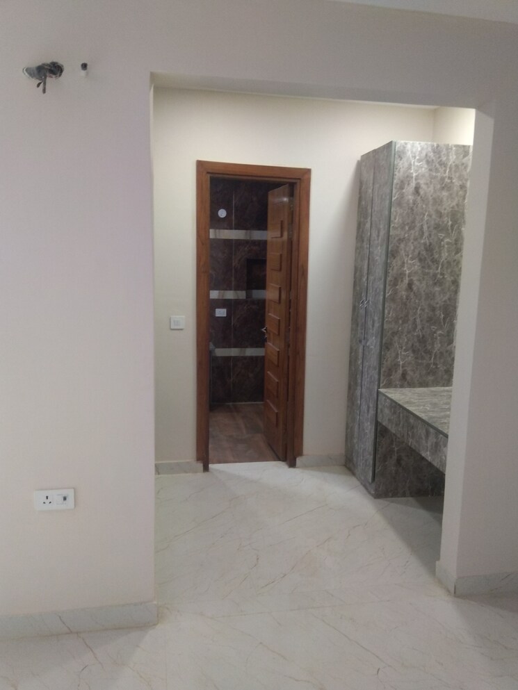 undefined, sector 43 3 Bedroom 200 Sq.Yd. Builder Floor In Sector 43 Faridabad 8353130