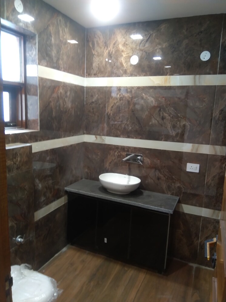 Attached Bathroom, sector 43 3 Bedroom 200 Sq.Yd. Builder Floor In Sector 43 Faridabad 8353130