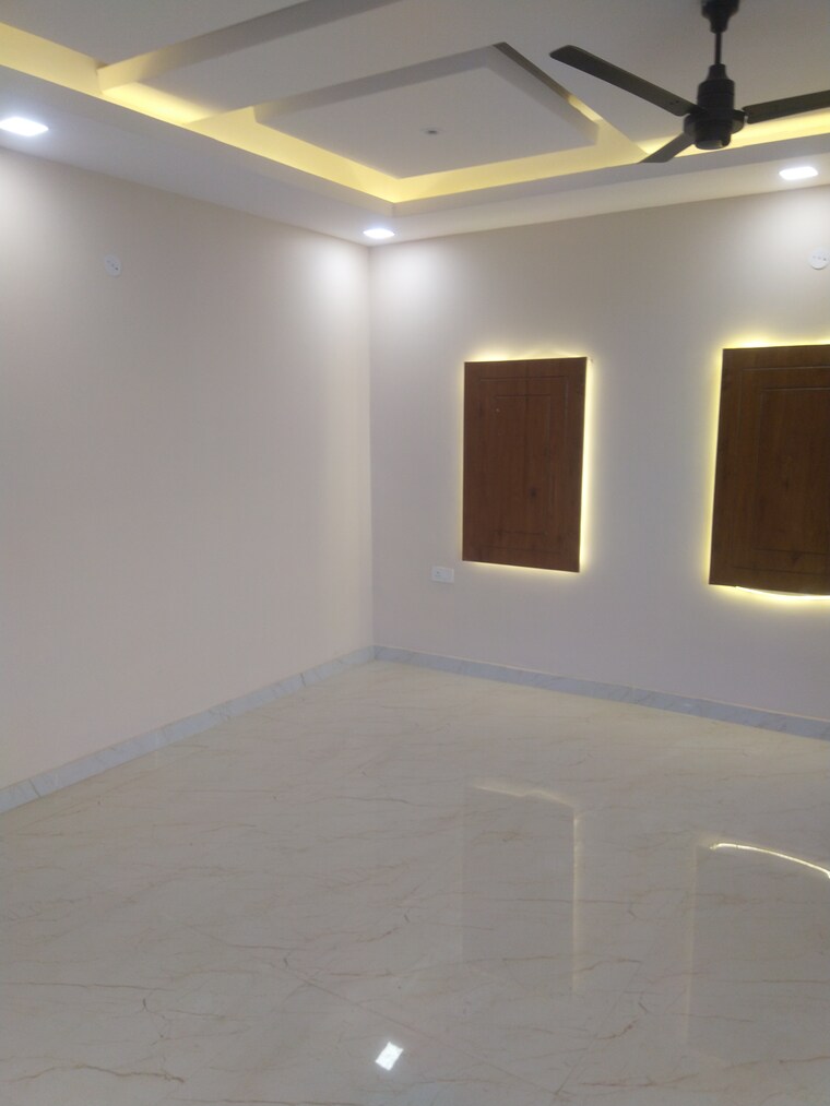 Room, sector 43 3 Bedroom 200 Sq.Yd. Builder Floor In Sector 43 Faridabad 8353130