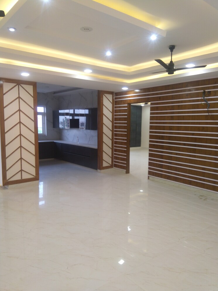 Living Room, sector 43 3 Bedroom 200 Sq.Yd. Builder Floor In Sector 43 Faridabad 8353130