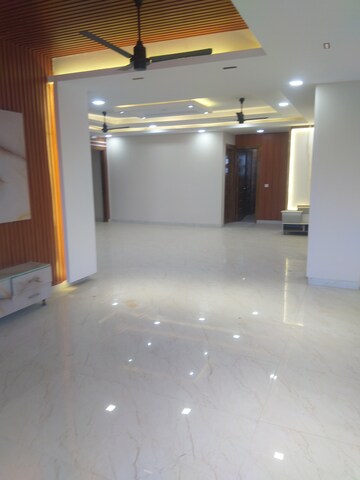 Living Room in 3 BHK Builder Floor at Sector 43 – for Sale