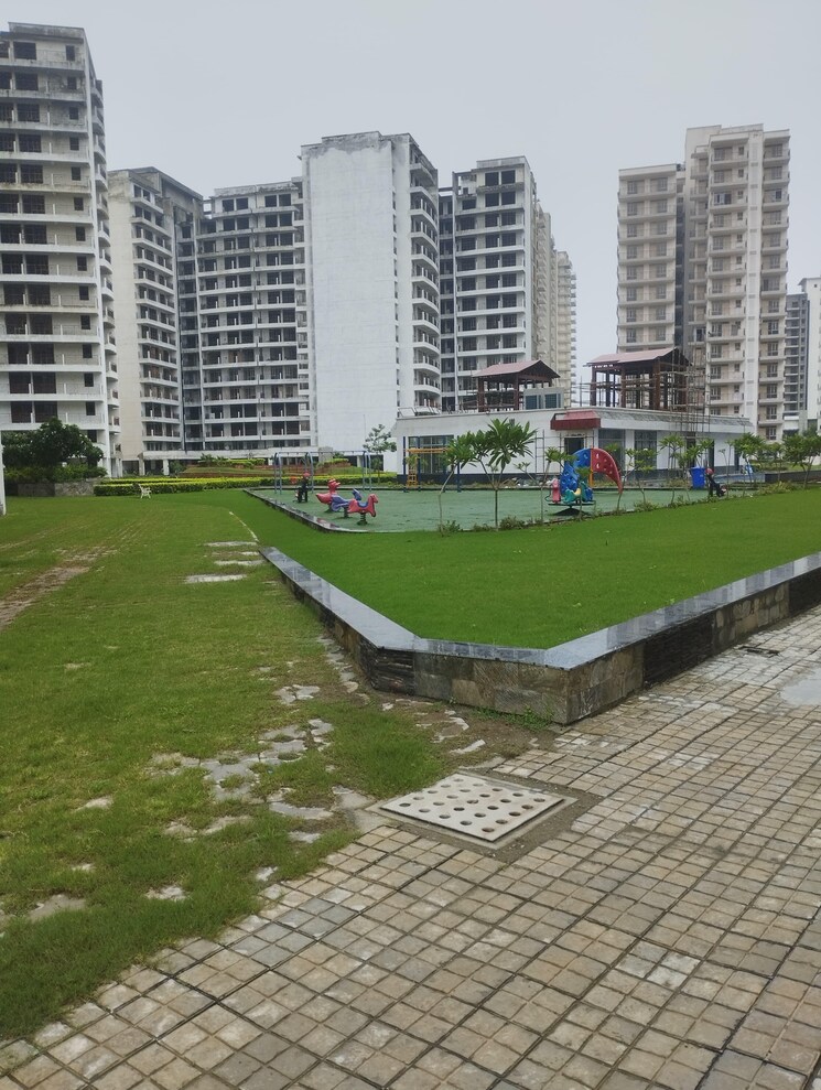 Swimming Pool, pareena-the-elite-residences 3 Bedroom 1865 Sq.Ft. Apartment In Sector 99 Gurgaon 8353132