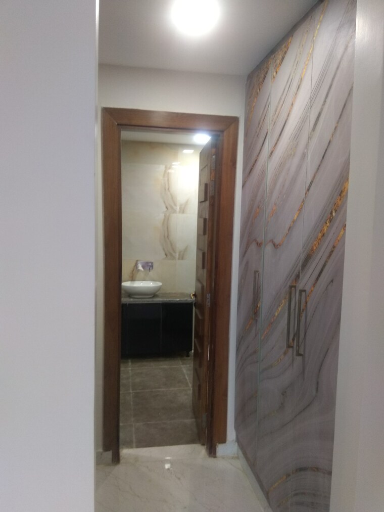 Room, sector 43 3 Bedroom 205 Sq.Yd. Builder Floor In Sector 43 Faridabad 8353168