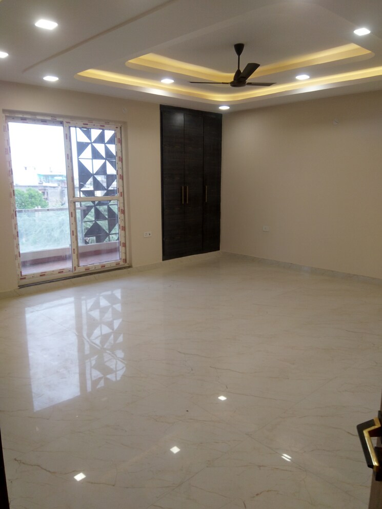 Room, sector 43 3 Bedroom 205 Sq.Yd. Builder Floor In Sector 43 Faridabad 8353168