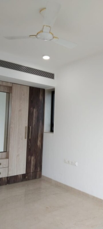Room in 3 BHK Apartment at Lodha Marquise, Worli – for Rent
