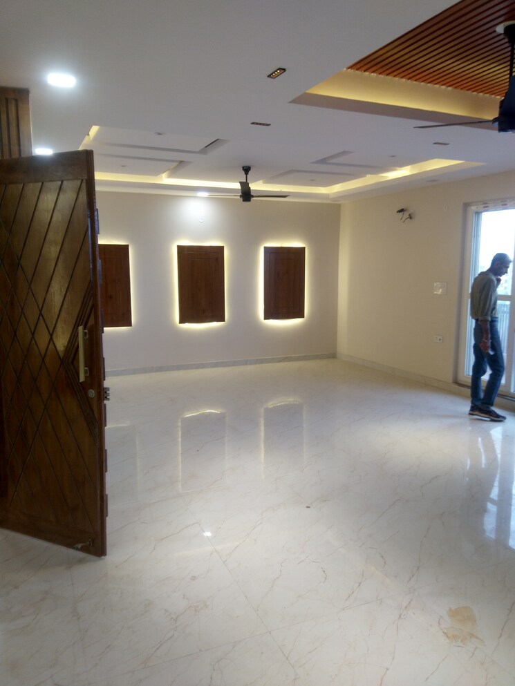 Room, sector 43 3 Bedroom 205 Sq.Yd. Builder Floor In Sector 43 Faridabad 8353168