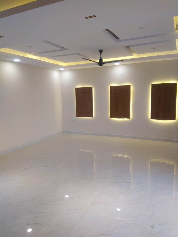 Room, sector 43 3 Bedroom 205 Sq.Yd. Builder Floor In Sector 43 Faridabad 8353168