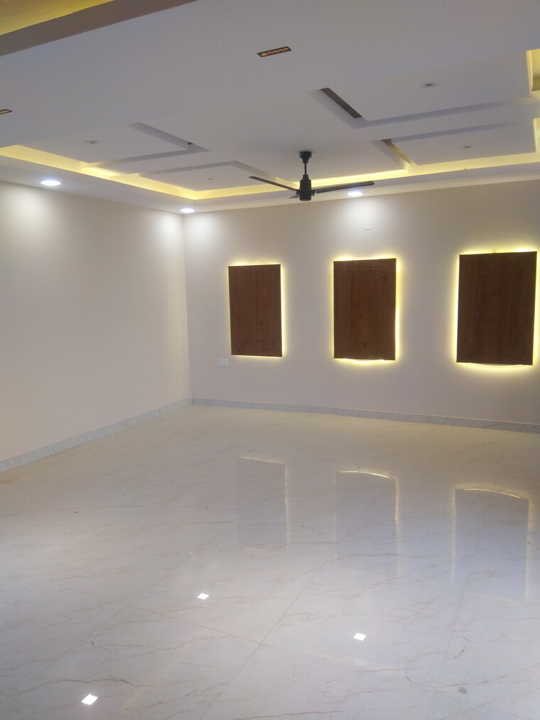 Room, sector 43 3 Bedroom 205 Sq.Yd. Builder Floor In Sector 43 Faridabad 8353168