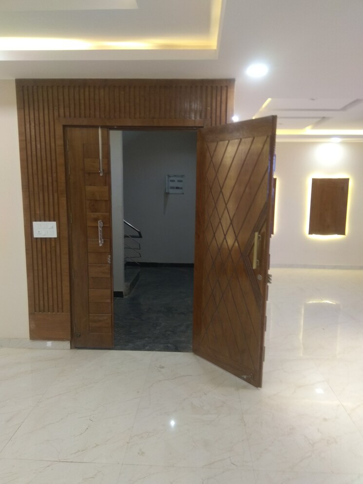 undefined, sector 43 3 Bedroom 205 Sq.Yd. Builder Floor In Sector 43 Faridabad 8353168