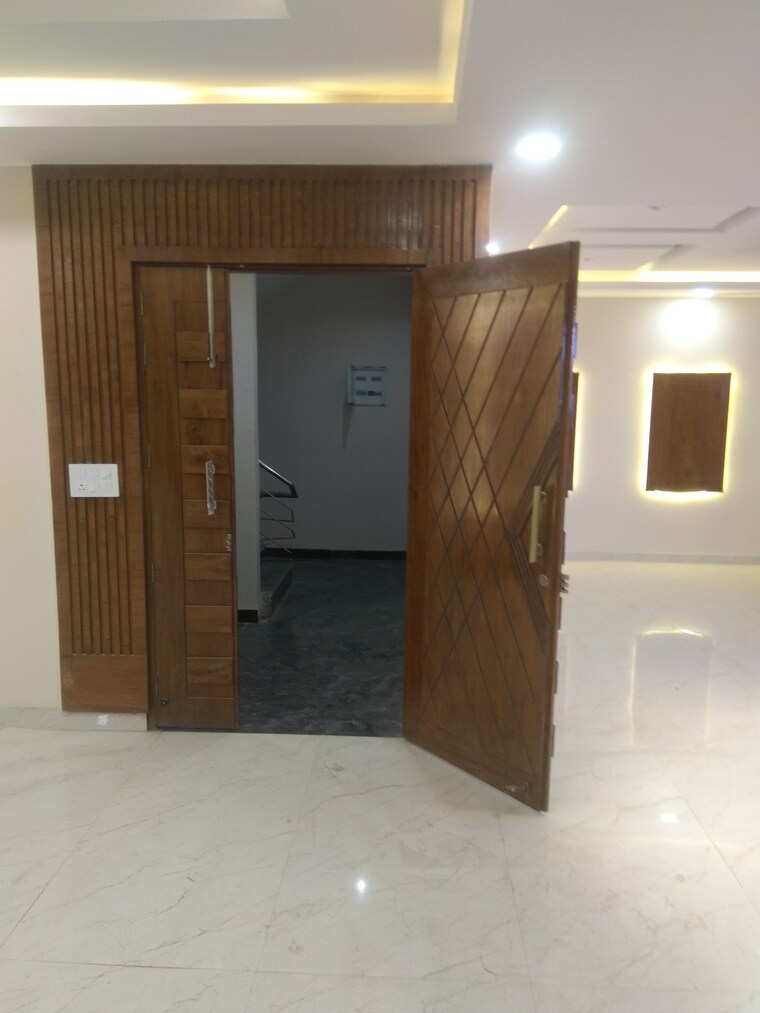 undefined, sector 43 3 Bedroom 205 Sq.Yd. Builder Floor In Sector 43 Faridabad 8353168