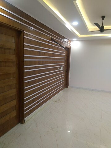 Furnished Amenities in 3 BHK Builder Floor at Sector 43 – for Sale