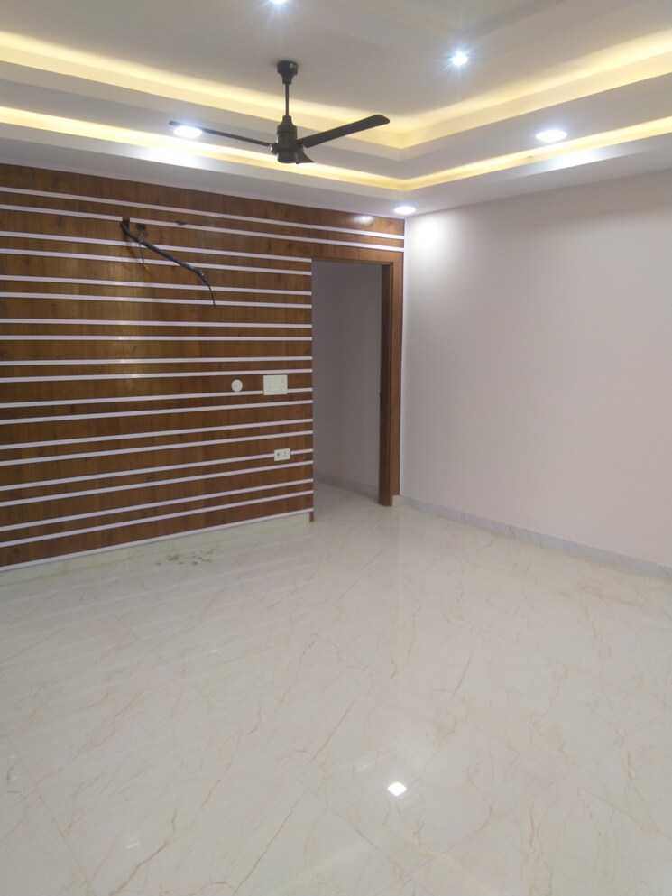 Room, sector 43 3 Bedroom 205 Sq.Yd. Builder Floor In Sector 43 Faridabad 8353168