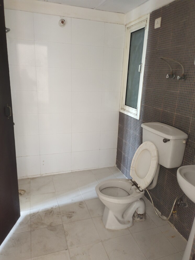 Bathroom, gh-7-crossings-republik 3 Bedroom 1725 Sq.Ft. Apartment In Vijay Nagar Ghaziabad 8353243